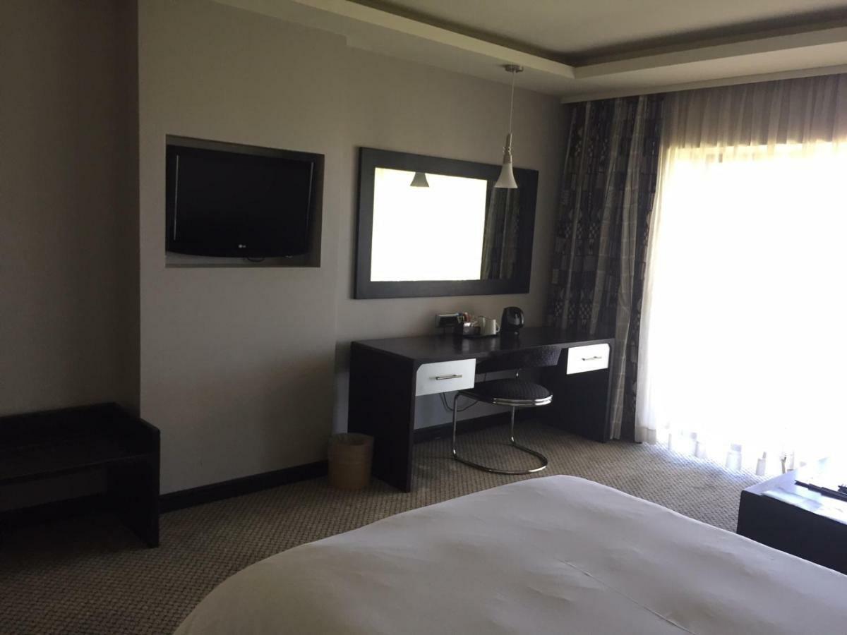 Black Mountain Leisure And Conference Hotel Groothoek Экстерьер фото
